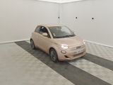une petite voiture garée dans un garage
