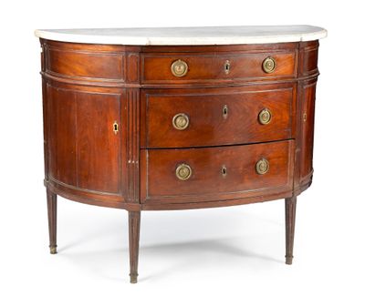 Commode de forme demi-lune en acajou et placage d'acajou
