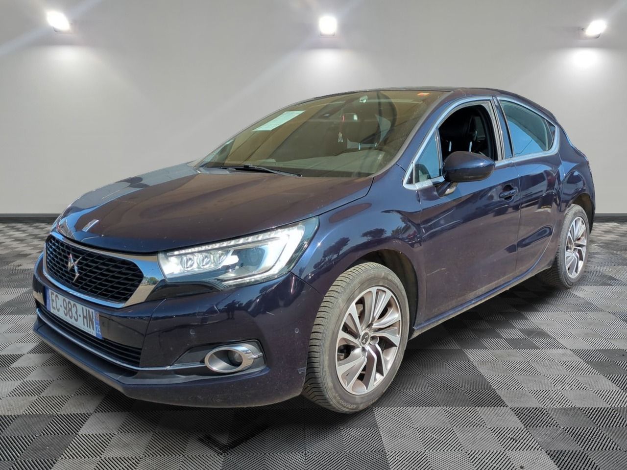 DS4 BlueHDi 120 So Chic - Voiture d'occasion grêlée