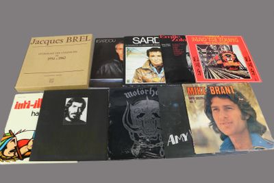 a lot of records that are on the table