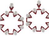 une paire de boucles d'oreilles en émail rouge et blanc, serties de diamants