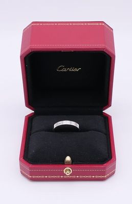 Bague Cartier Love en or blanc.