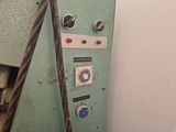 a green machine that is sitting in the corner of a room