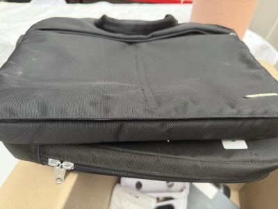 Deux sacoches informatiques noires dont Samsonite pour ordin…