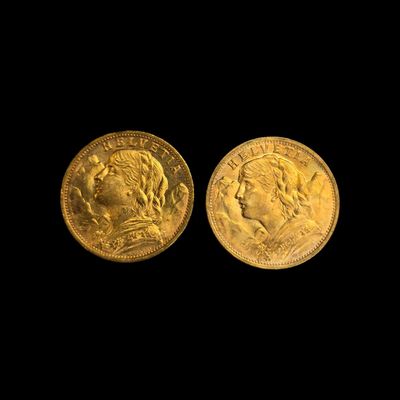 deux souverains d'or, dont l'un représente une tête et l'autre une tête