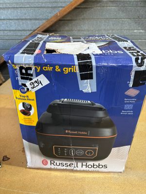 une photo d'un carton contenant une friteuse à air chaud Russell Hobbs