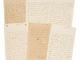 un ensemble de cinq lettres manuscrites sur du papier ancien