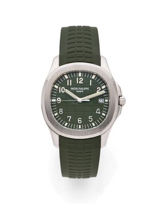 une image d'un gros plan d'une montre-bracelet sur un fond blanc