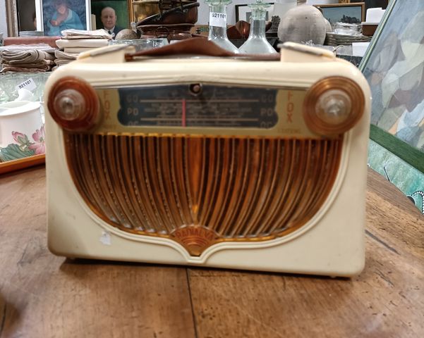 VINTAGE. FOX. Poste radio 