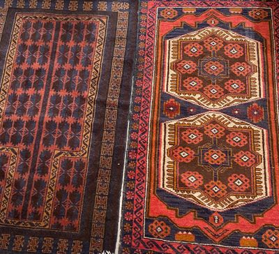 CAUCASE Ensemble de deux tapis en laine à décor polychrome d…
