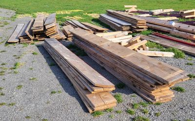 Ensemble de bois : poutres, planches et chutes - Photo 1