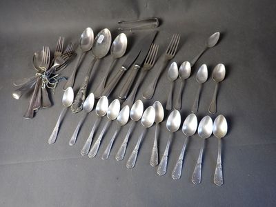 Lot de couverts en métal argenté, comprenant:petites cuillères , fourc - Photo 1