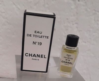 CHANEL num 19 edt 4,5ml
