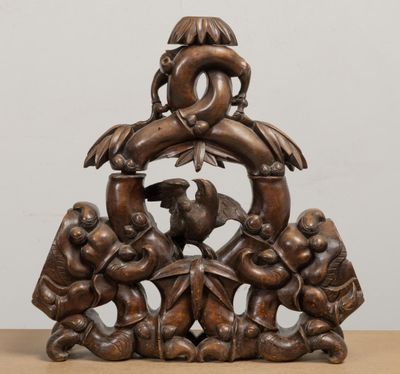 CHINE ou INDOCHINE. Groupe en bois exotique sculpté.