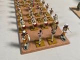 un grand nombre de figurines sur une table