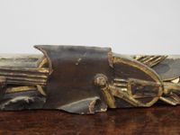 Dessus de porte en bois sculpté et doré. (photo 4)