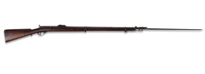 un fusil avec un canon en bois sur fond blanc
