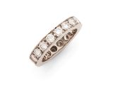 une bague en diamant et en or blanc 18 carats