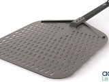 Gros plan sur une spatule munie d'un manche, sur fond blanc