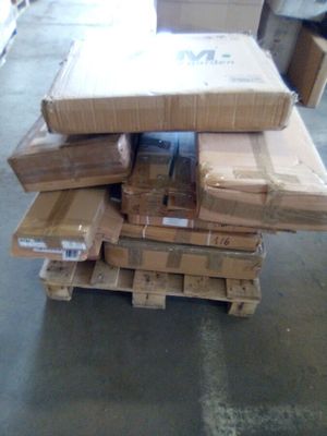 65 / Lot divers d'environ 136 Kg de meubles de marque V…