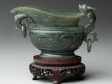 une image représentant un vase vert surmonté d'un dragon