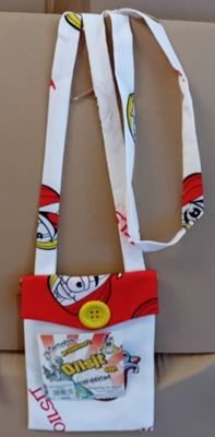 a bag with a cat in the hat design on it