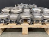 a pile of metal pipes sitting on a pallet