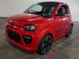 une photo d'une voiture rouge garée dans un showroom