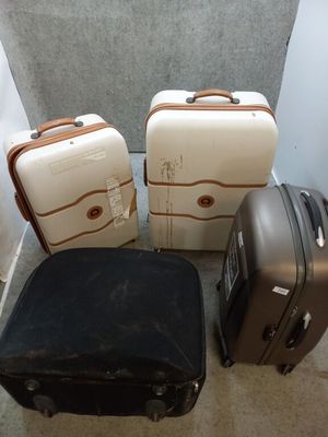 4 valises à roulettes dont CARLTON et DELSEY (traces sur l'e… - Photo 1