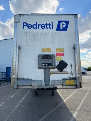 a white box truck parked in a parking lot