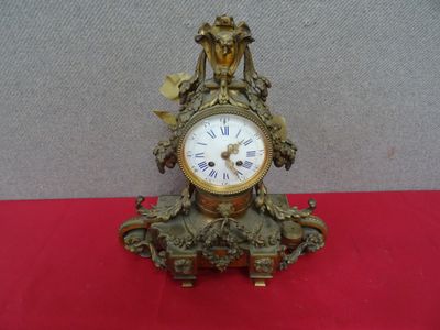 Une pendule en bronze