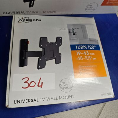 une boîte sur laquelle est posée une télévision