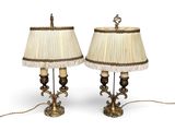 paire de lampes de table anciennes en laiton avec des abat-jours à franges