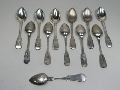 a lot of spoons and spoon spoons on the table