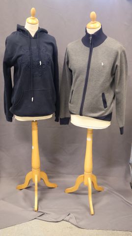 KENZO – Blouson de sport à capuche ; on y joint un gilet gris et ...