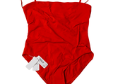 une photo d'un maillot de bain rouge avec ses étiquettes