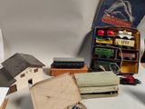 de nombreux types de jouets différents posés sur la table