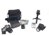 un appareil photo, un sac pour appareil photo, une clé USB, une clé USB, une clé USB, une clé USB et une clé USB clé clé clé