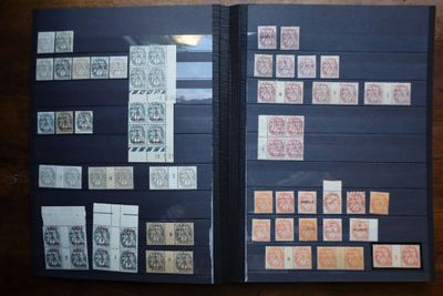 un livre avec beaucoup de timbres
