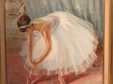 tableau représentant une femme en tutu blanc penchée devant un miroir