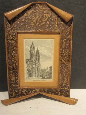 une photo d'une photo d'un bâtiment dans un cadre photo