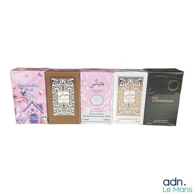 quatre types de parfums différents alignés sur un fond blanc