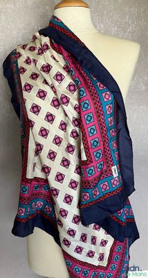 an image of a scarf on a mannequin mannequin mannequin mannequin mannequin mannequin mannequin mannequin mann