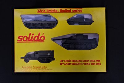 a picture of a box with a model of a tank