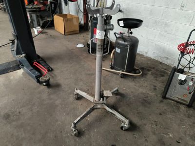 a machine that is sitting on a stand in a garage
