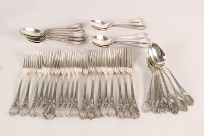 a lot of spoons and spoon spoons on the table