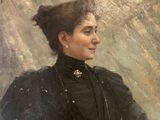 portrait d'une femme en robe noire avec un col orné de perles