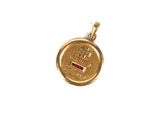 gros plan d'une médaille d'or sur fond blanc