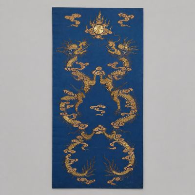 INDOCHINE Tenture dragons fils d'or sur fond bleu. Vers 1900
