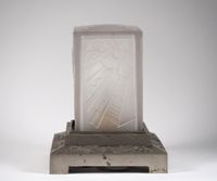 Veilleuse Art Déco en verre moulé-pressé et monture en métal…